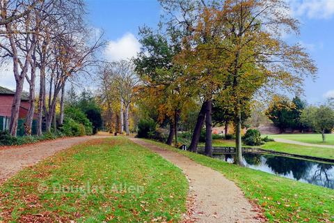 undefined, Kensington Gardens, Ilford IG1