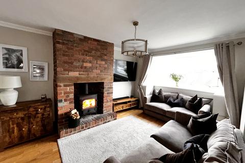 3 bedroom semi-detached house for sale, Spinneyside Gardens, Dunston, Gateshead, Tyne and Wear, NE11 9RJ