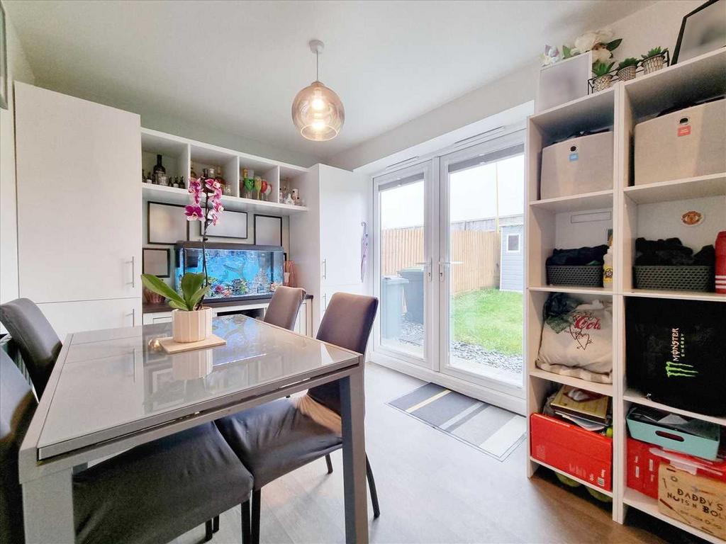 Dining Area: