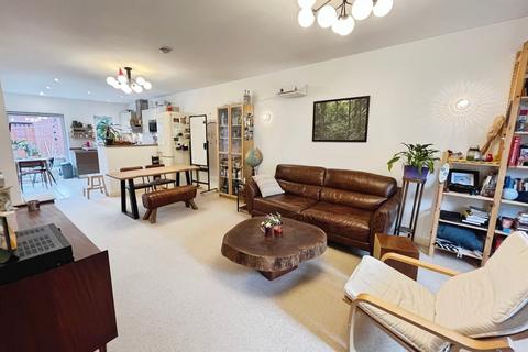 2 bedroom end of terrace house for sale, Montmano Drive, West Didsbury, Manchester, M20