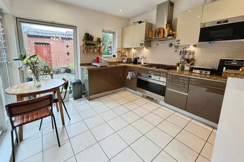 2 bedroom end of terrace house for sale, Montmano Drive, West Didsbury, Manchester, M20