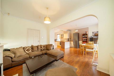 4 bedroom flat for sale, Neeld Crescent, London NW4