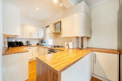 4 bedroom flat for sale, Neeld Crescent, London NW4