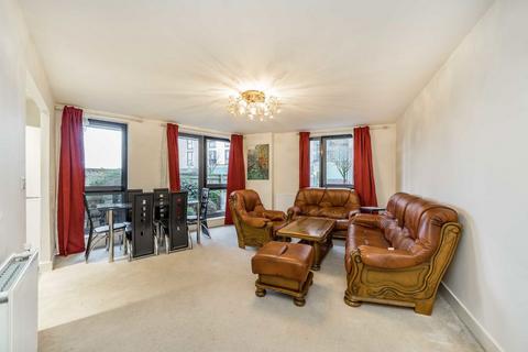 2 bedroom flat to rent, Needleman Close, London NW9