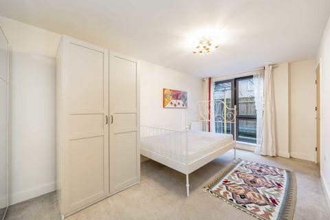 2 bedroom flat to rent, Needleman Close, London NW9