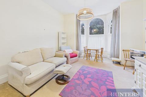 2 bedroom apartment for sale, Grosvenor Crescent, Scarborough