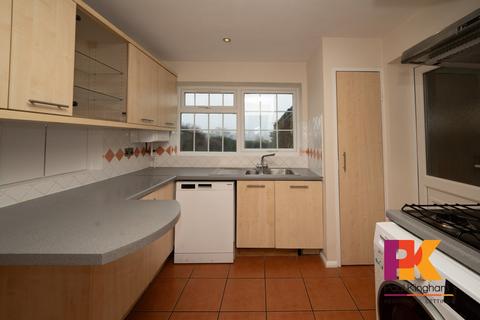 3 bedroom semi-detached house to rent, Estcourt Drive, Widmer End HP15
