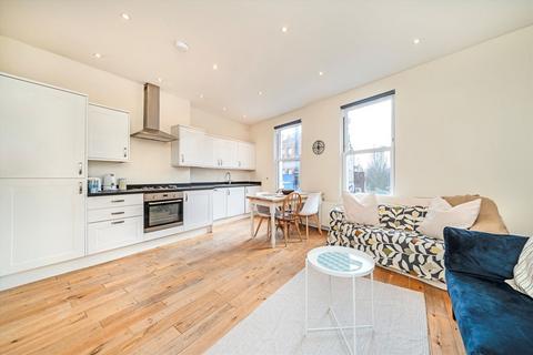2 bedroom flat to rent, Fulham Road, London SW6