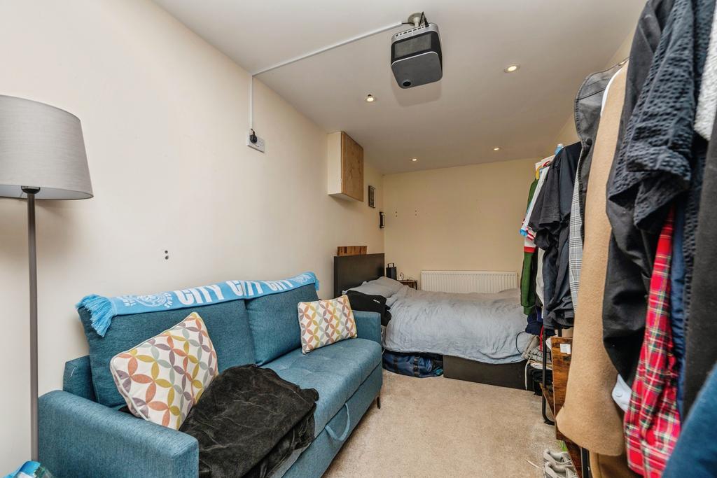Bedroom 5/Games Room