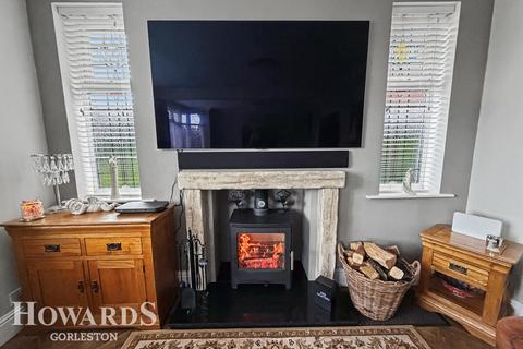 5 bedroom detached house for sale, Lowestoft Road, Gorleston