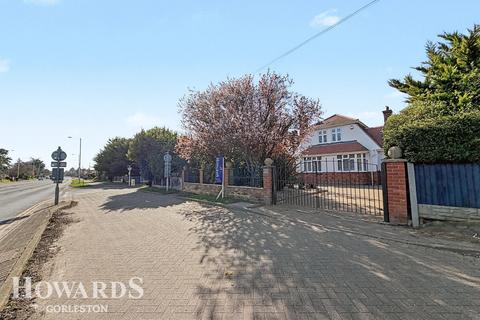 4 bedroom detached house for sale, Lowestoft Road, Gorleston