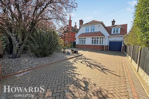 4 bedroom detached house for sale, Lowestoft Road, Gorleston