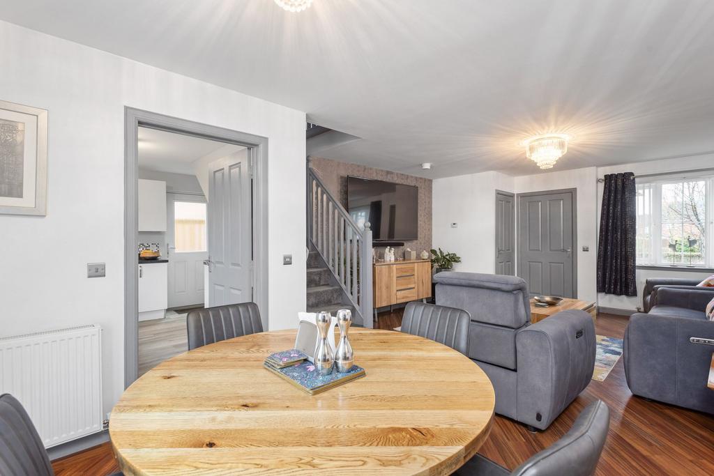 Lounge/ Dining Area