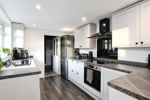 3 bedroom end of terrace house for sale, New Road, Hull HU12