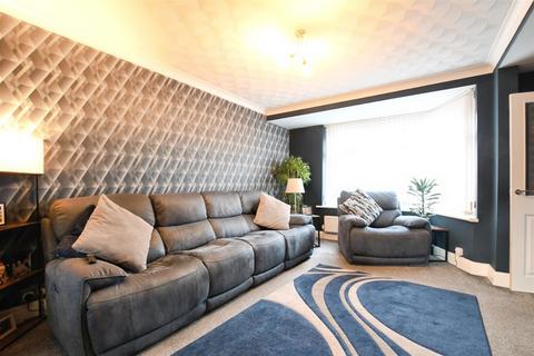 3 bedroom end of terrace house for sale, New Road, Hull HU12
