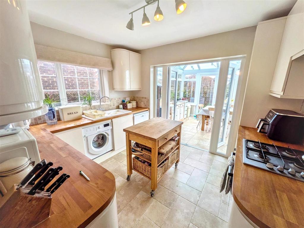 Kitchen new.jpg