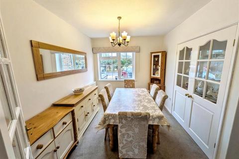 4 bedroom detached house for sale, Halliford Drive, Barnham