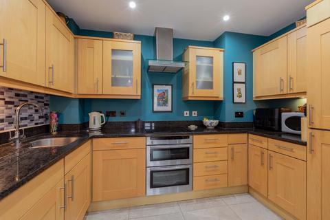 2 bedroom flat for sale, Shoppenhangers Road, Maidenhead SL6
