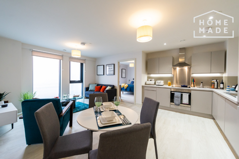3 bedroom apartment to rent, The Trilogy, M15