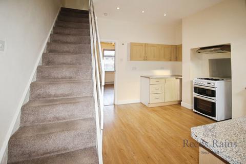 2 bedroom terraced house to rent, Co-Operative Street, Preston PR5