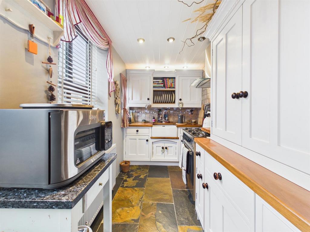 Kitchen: