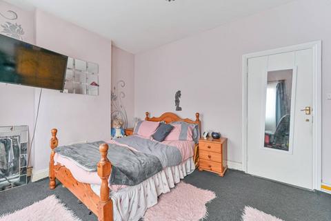 3 bedroom end of terrace house for sale, Lakehall Road, Thornton Heath, CR7