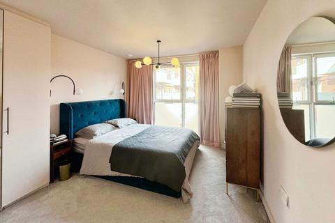 2 bedroom apartment to rent, Logan Close, London E20