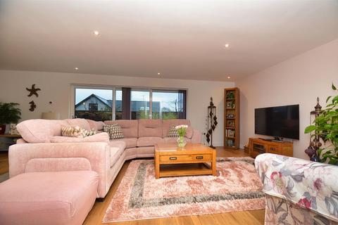 3 bedroom detached bungalow for sale, BINSTEAD VILLAGE OUTSKIRTS