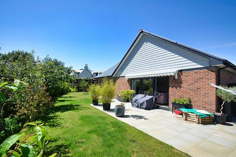 3 bedroom detached bungalow for sale, BINSTEAD VILLAGE OUTSKIRTS