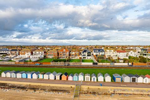 4 bedroom detached house for sale, Southend-on-sea SS3