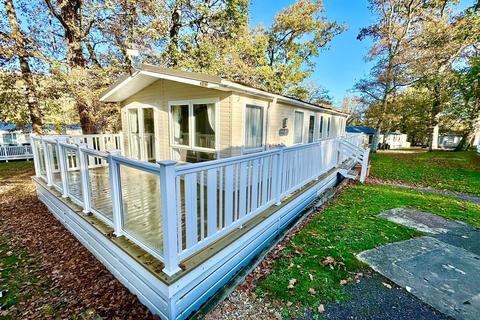 2 bedroom bungalow for sale, Hoburne Bashley Holiday Park, Baskley Dr., New Milton