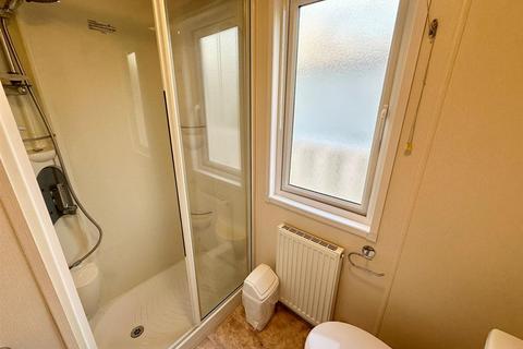 2 bedroom bungalow for sale, Hoburne Bashley Holiday Park, Baskley Dr., New Milton