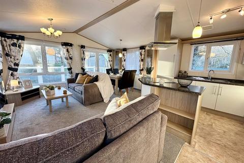 2 bedroom bungalow for sale, Hoburne Bashley Holiday Park, Baskley Dr., New Milton