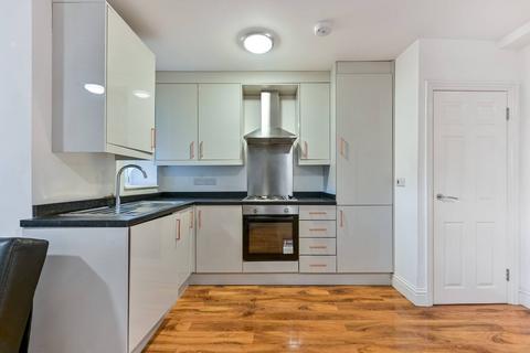 1 bedroom flat to rent, High Street, Hounslow, TW3