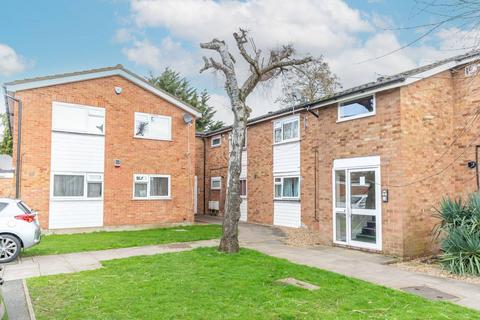 2 bedroom flat for sale, Annette Close, Harrow Weald, Harrow, HA3