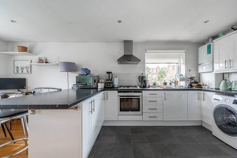 2 bedroom flat for sale, Annette Close, Harrow Weald, Harrow, HA3