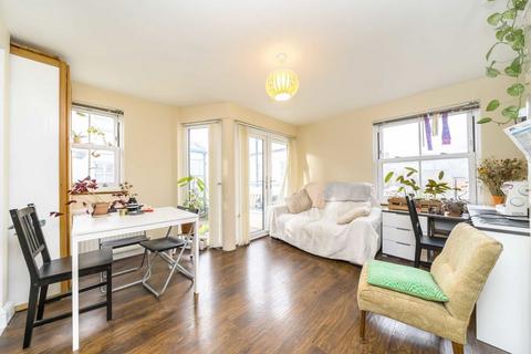 2 bedroom flat to rent, Deptford High Street, London SE8