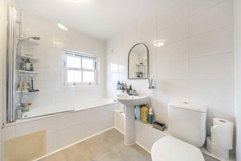 2 bedroom flat to rent, Deptford High Street, London SE8