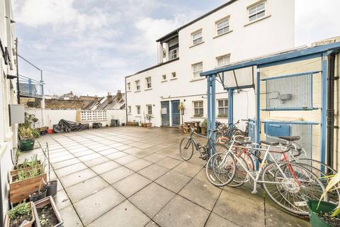 2 bedroom flat to rent, Deptford High Street, London SE8