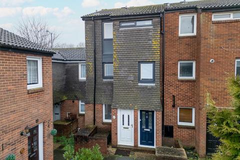2 bedroom ground floor maisonette for sale, The Hollies, Gravesend, Kent, DA12 5EP