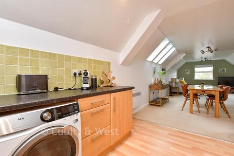 1 bedroom flat for sale, Brighton Road, Lower Kingswood, Surrey