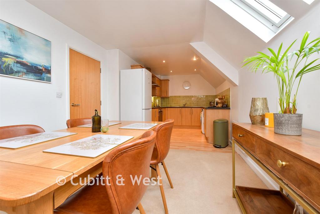 Kitchen / Lounge / Diner