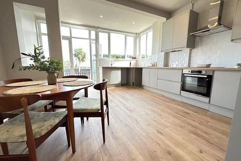 4 bedroom bungalow for sale, Victoria Avenue, Southend-on-Sea, Essex, SS2