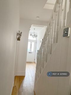 4 bedroom terraced house to rent, Warwick Road, London, E15