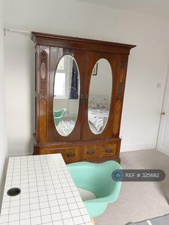 4 bedroom terraced house to rent, Warwick Road, London, E15