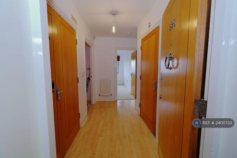 2 bedroom flat to rent, Tideslea Path, London, SE28