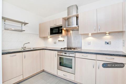 2 bedroom flat to rent, Tideslea Path, London, SE28