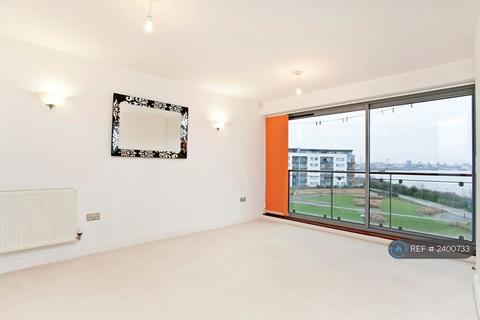 2 bedroom flat to rent, Tideslea Path, London, SE28