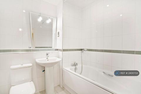 2 bedroom flat to rent, Tideslea Path, London, SE28