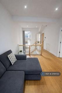 4 bedroom detached house to rent, Marcus Terrace, London, SW18
